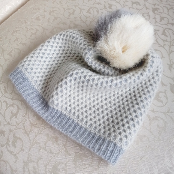 Qi Cashmere Honeycomb Two Tone Cashmere Beanie Rabbit Fur Pom Pom OS - Picture 3 of 10